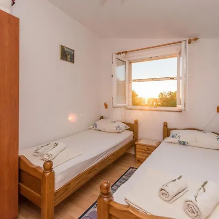 Agatic Apartment Vir