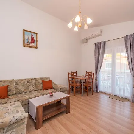 Agatic Apartment