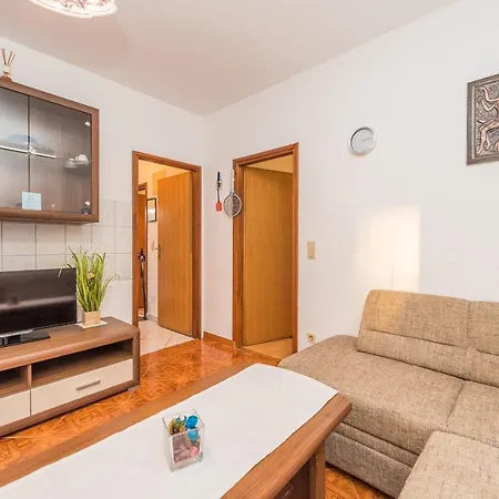Agatic Apartment