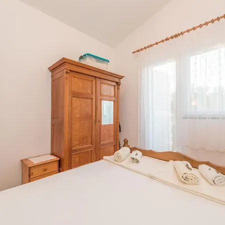Apartment Agatic Vir