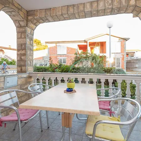 Agatic Apartment