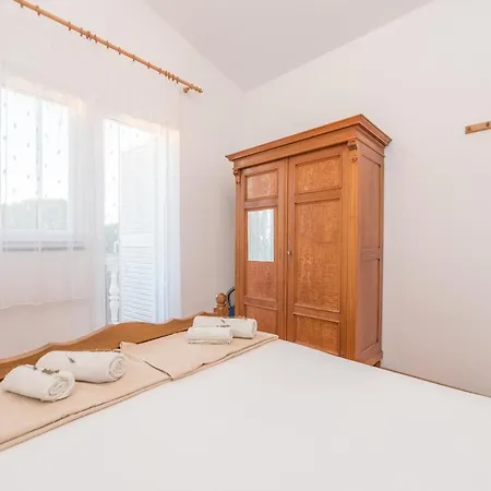 Agatic Apartment Vir