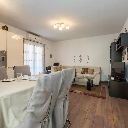 Agatic Apartment *