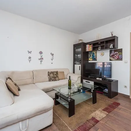 Agatic Apartment *