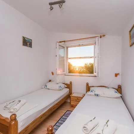 Agatic Apartment