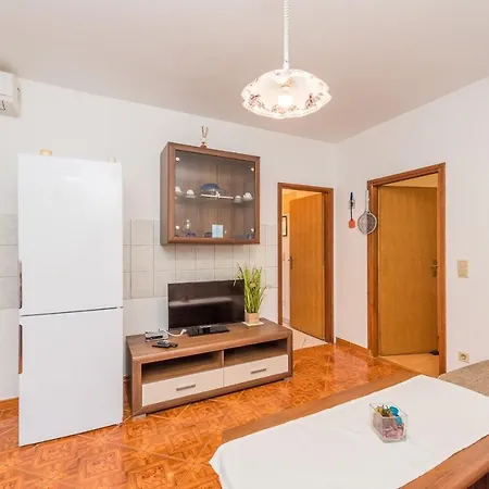 Apartment Agatic Vir